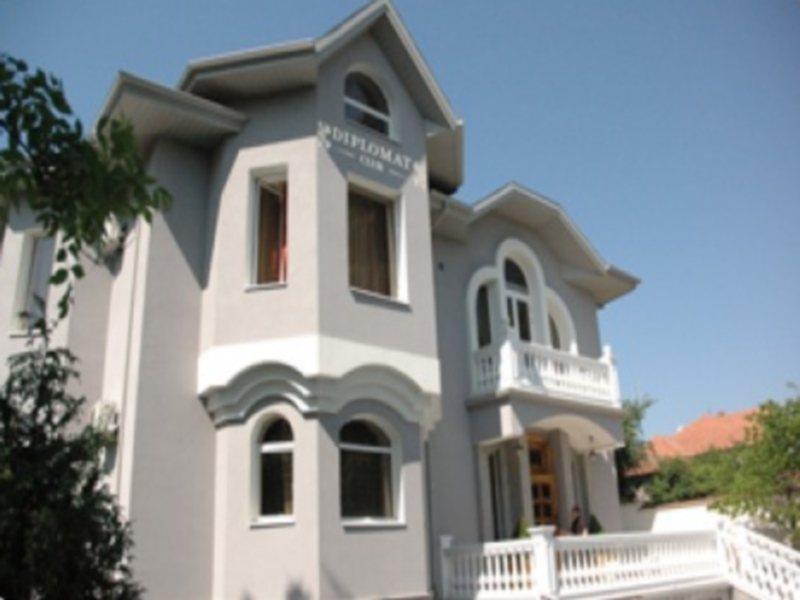 Diplomat Club Hotel Кишинёв Экстерьер фото