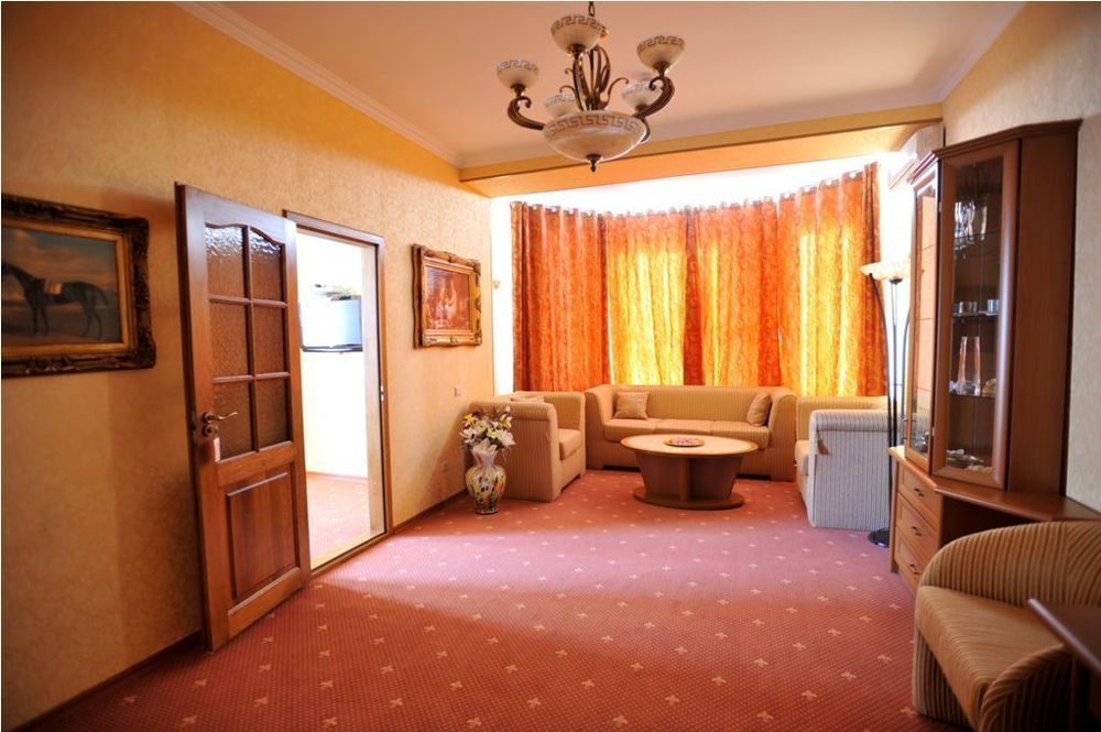 Diplomat Club Hotel Кишинёв Экстерьер фото
