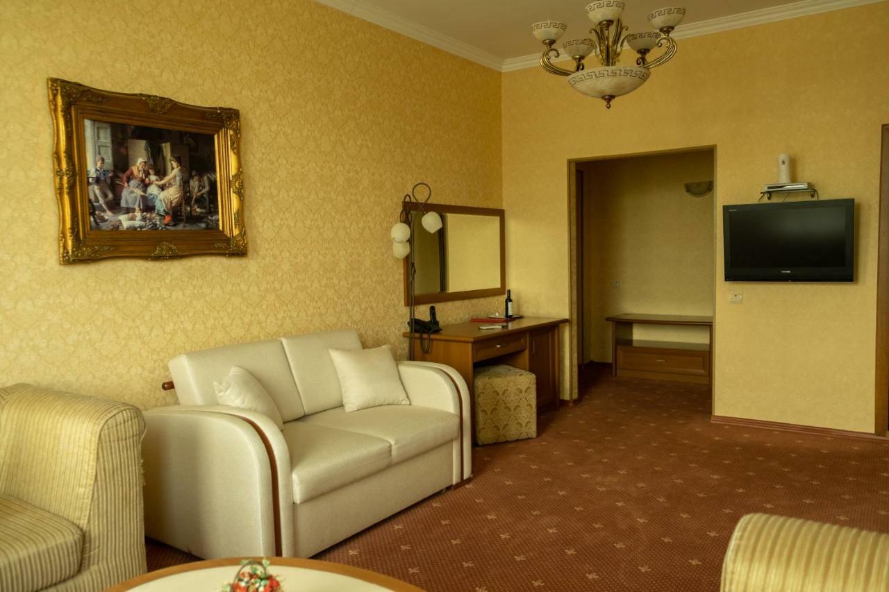 Diplomat Club Hotel Кишинёв Экстерьер фото