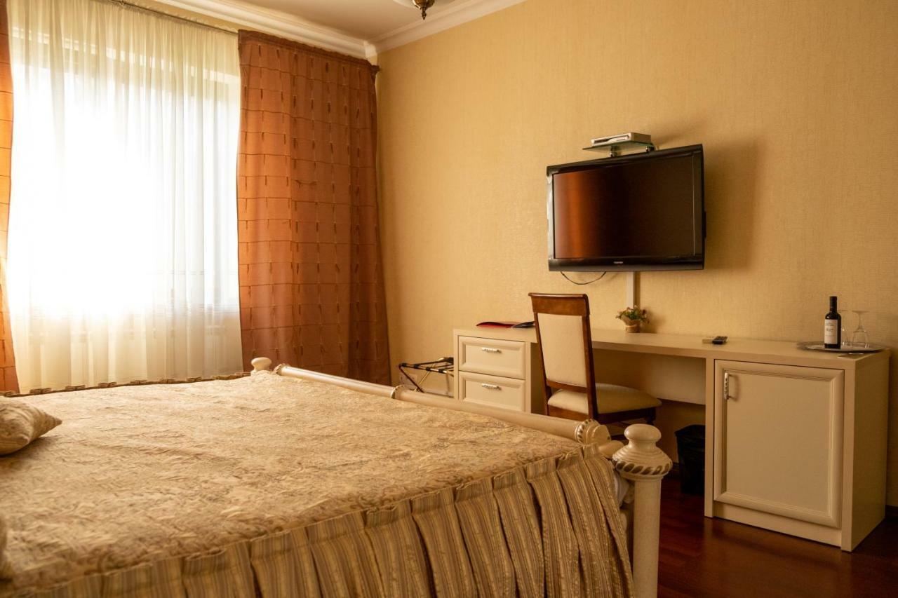 Diplomat Club Hotel Кишинёв Экстерьер фото