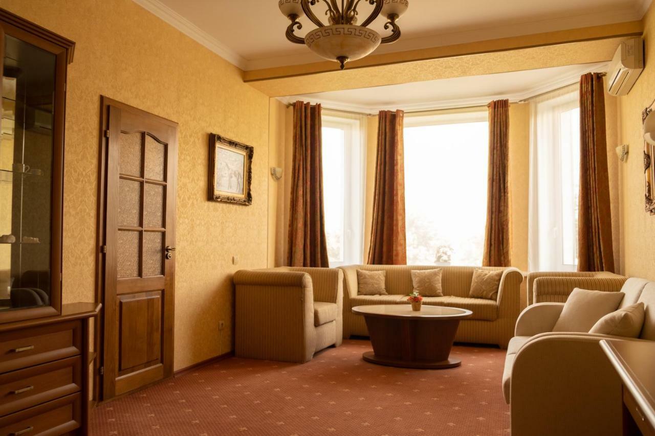 Diplomat Club Hotel Кишинёв Экстерьер фото