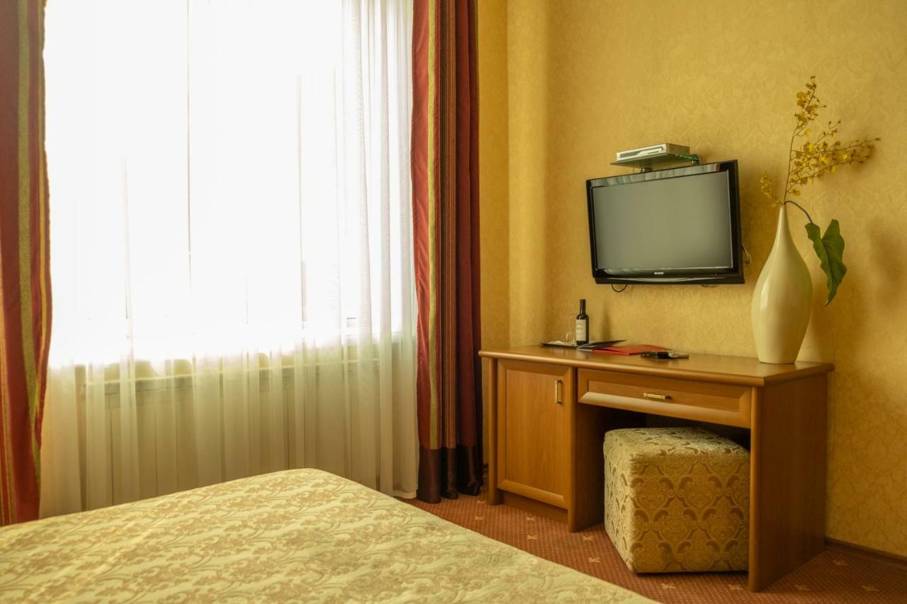 Diplomat Club Hotel Кишинёв Экстерьер фото